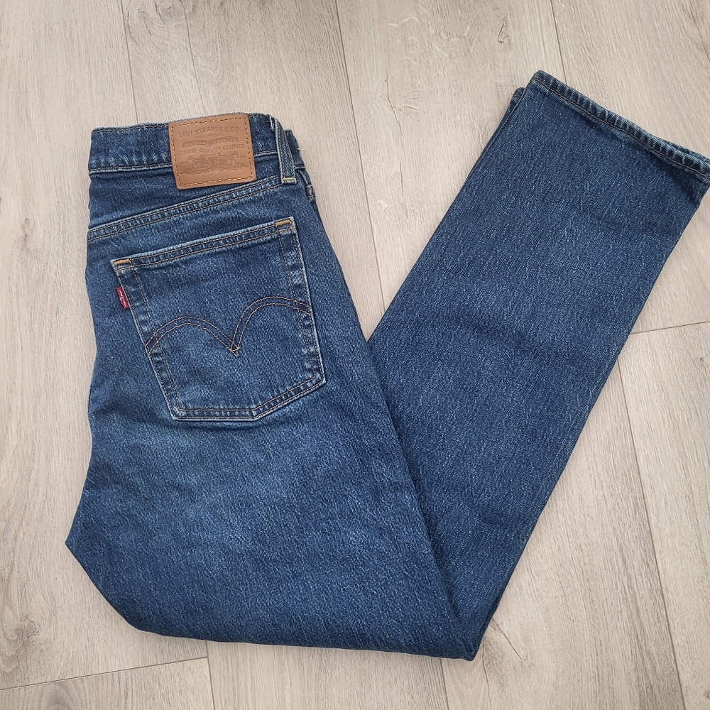 28 - Levi's Straight Leg HR Jeans